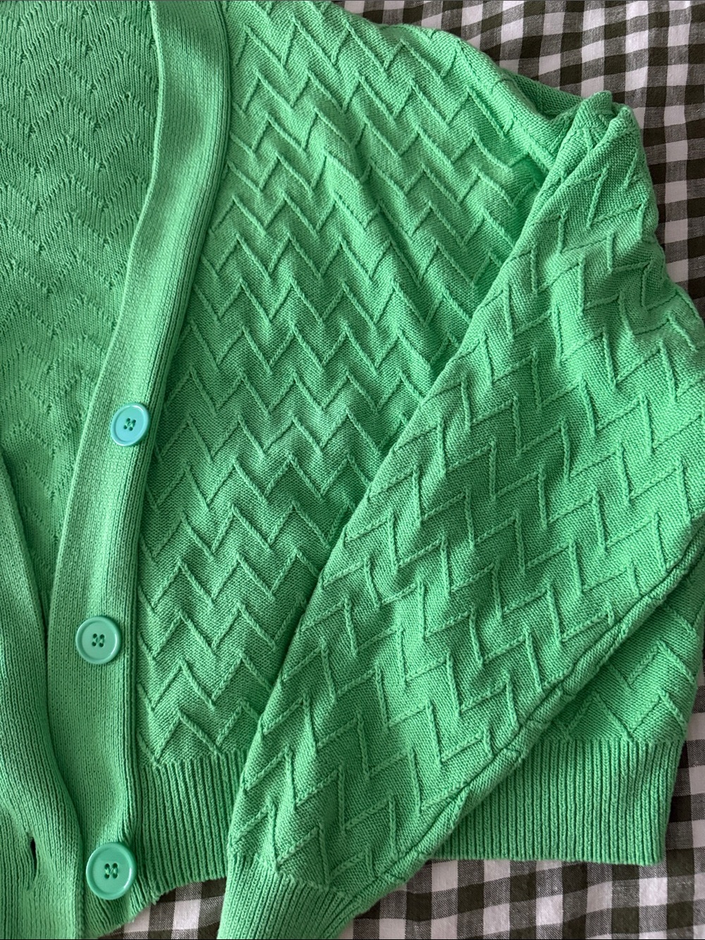 Charlie Holiday Vibrant Green Chevron Knit Cardigan - Picture 3 of 4